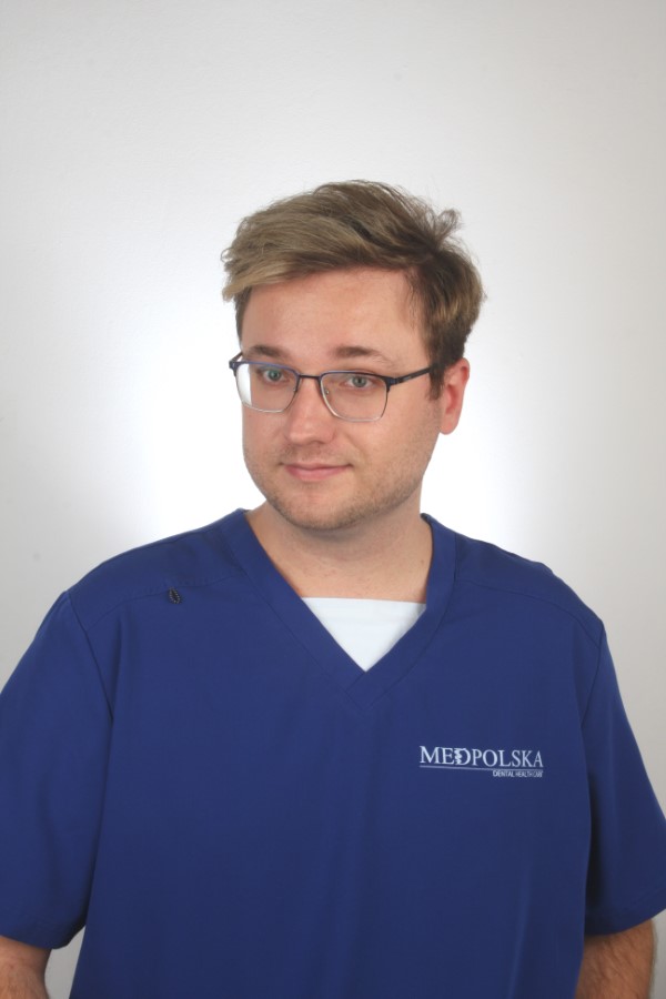 Dr Piotr Pieter - Dentysta